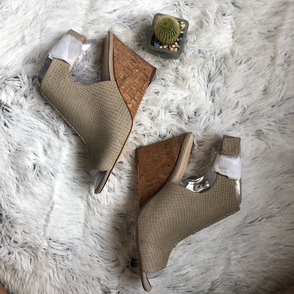 NEW Nine West peep toe wedge sandals